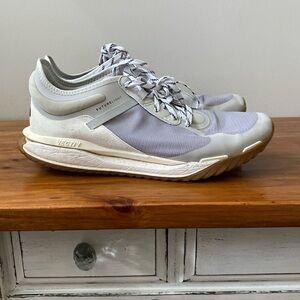 The North Face Vectiv Futurelight Sz 12 white and grey with gum sole